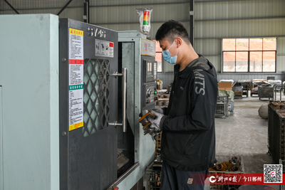 鑄造企業生產忙 自動化生產線高效運轉